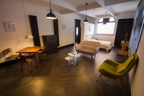 LOUNGE/BEDROOM