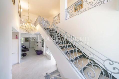 Entrance Carpet Chandelier