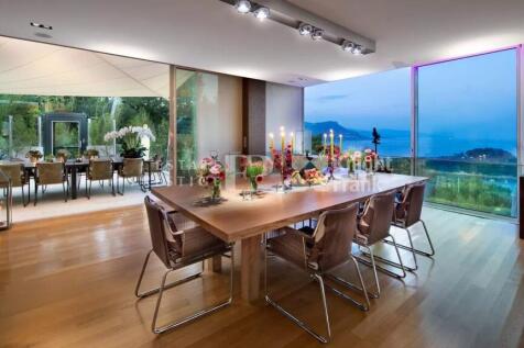 Dining room Wooden floor