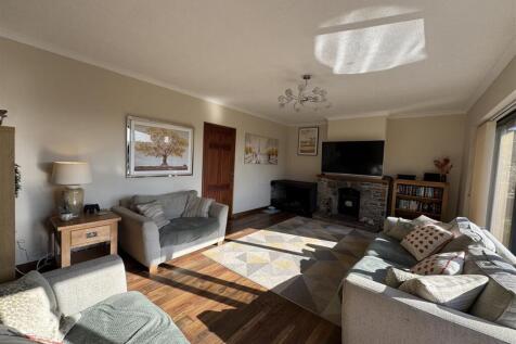 A FURTHER ROOM VIEW