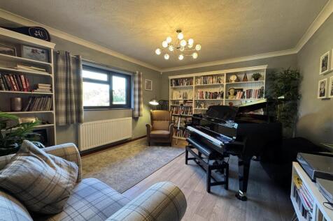 DINING ROOM/BEDROOM
