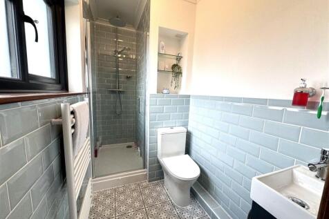 EN SUITE SHOWER ROOM