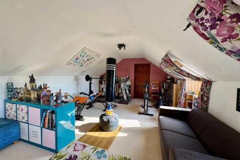 A FURTHER ROOM VIEW