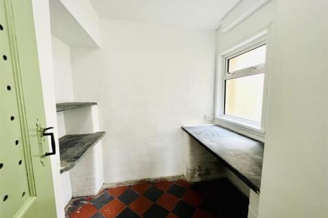 WALK IN PANTRY