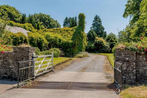 ENTRANCE DRIVE