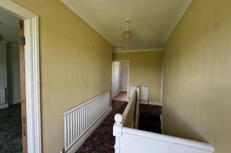 1ST FLOOR - LANDING