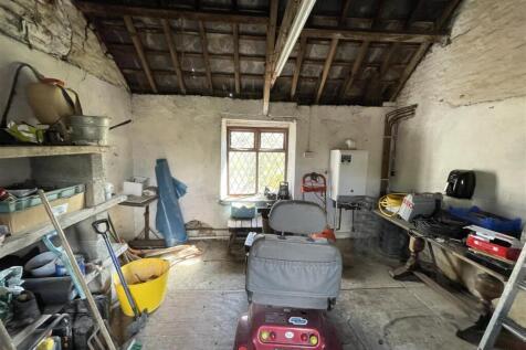 LEAN TO/ UTILITY ROOM
