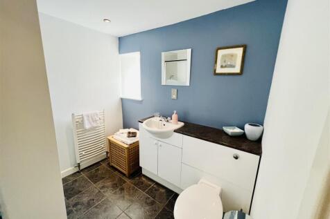 EN SUITE