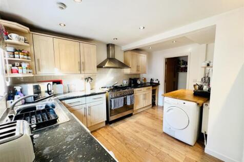 KITCHEN / BREKFAST ROOM