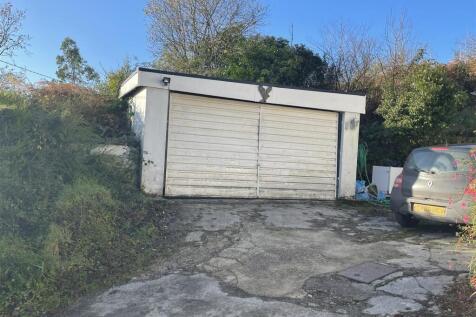 DOUBLE GARAGE