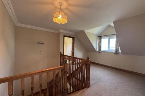 GALLERIED LANDING