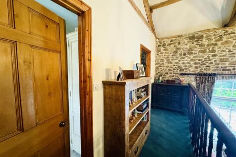 GALLERIED LANDING