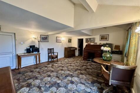 SITTING ROOM