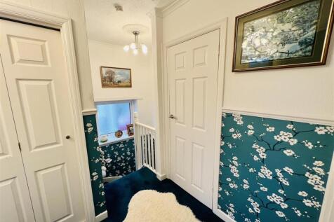 1ST FLOOR - LANDING