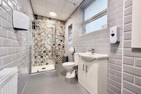 Toilet / Shower Room