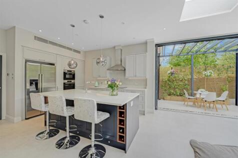 02-6fe283629-AP-J2IZ6V-9 Vallis Way-4.jpg