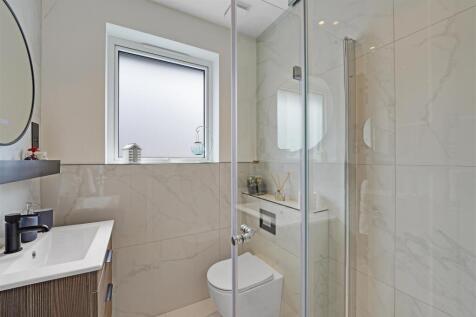 13-25c483629-AP-J2IZ6V-9 Vallis Way-35.jpg