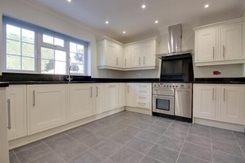 Kitchen 2.jpg