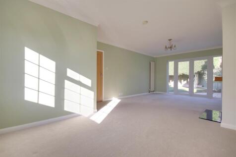 Living room 2.jpg