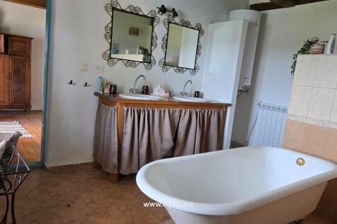 Property Image 100
