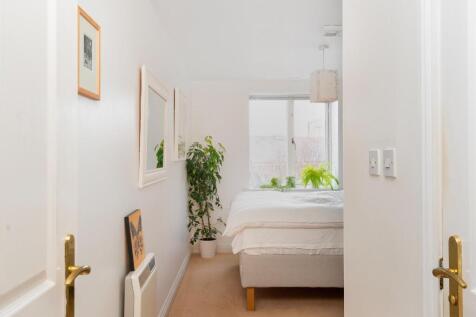 8S2CBR - Bedroom F.jpg