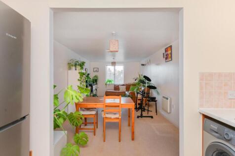 8S2CBR - Kitchen A.jpg