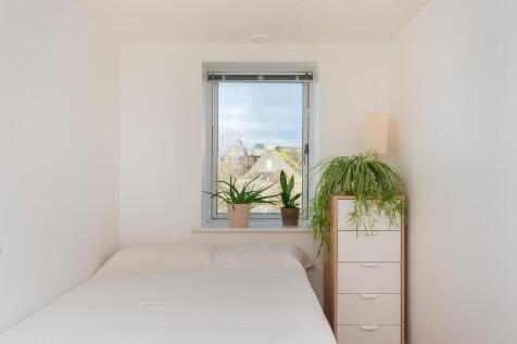 8S2CBR - Bedroom A.jpg