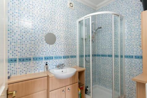 1O3GRFY - Ensuite A.jpg