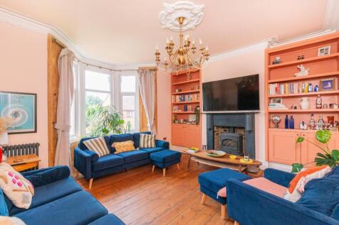 2B5PTN - Living Room A.jpg