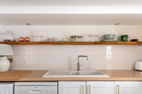 1B0R8WE - Kitchen B.jpg