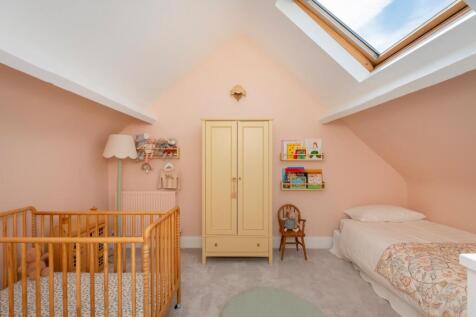 1B0R8WE - Bedroom A.jpg