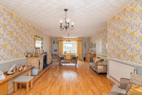 8H3RBD - Living Room A.jpg