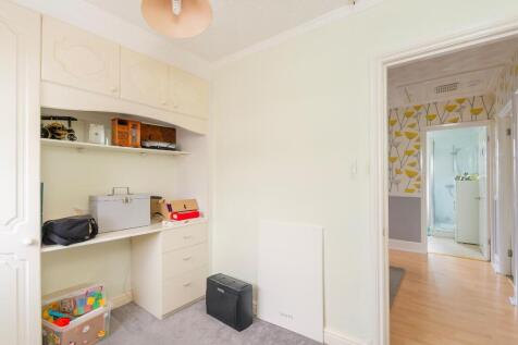 8H3RBD - Bedroom A.jpg