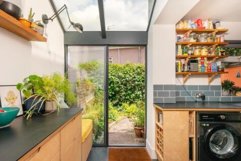 0W5AMR - Kitchen C.jpg