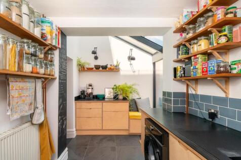 0W5AMR - Kitchen D.jpg