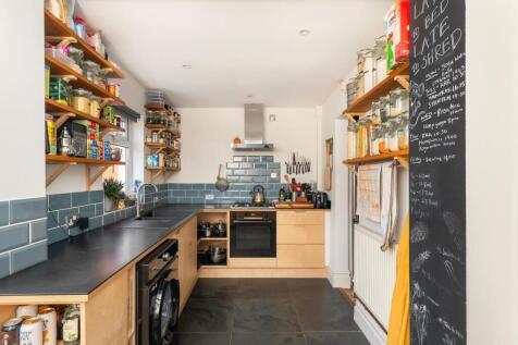 0W5AMR - Kitchen B.jpg