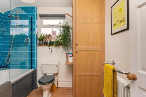 0W5AMR - Bathroom B.jpg