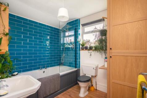 0W5AMR - Bathroom C.jpg