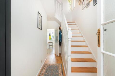 0O8CDD - Hallway B.jpg