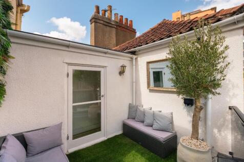 F21GHCN - Balcony A.jpg