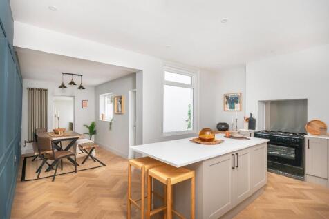 0O4STN - Kitchen F.jpg