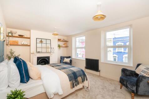 0O4STN - Bedroom E.jpg