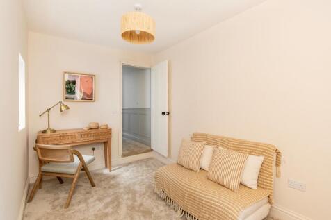 0O4STN - Bedroom J.jpg