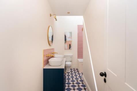 0O4STN - Bathroom D.jpg