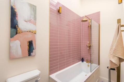 0O4STN - Bathroom B.jpg