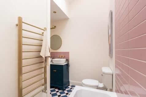 0O4STN - Bathroom A.jpg