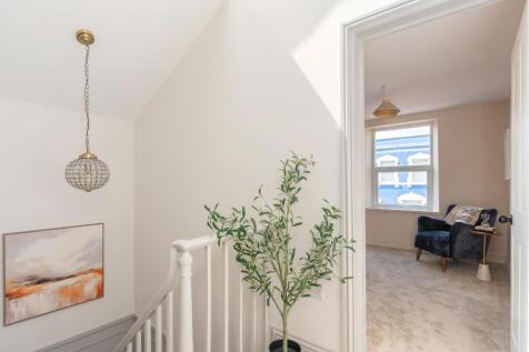 0O4STN - Landing A.jpg