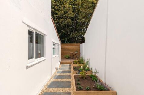 0O4STN - External I.jpg