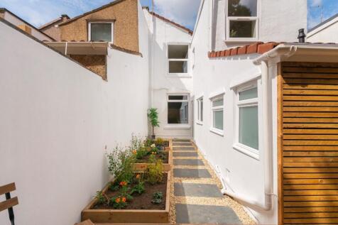 0O4STN - External F.jpg