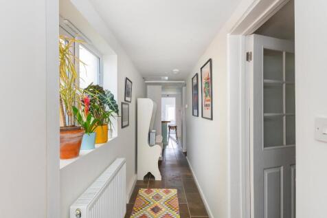 7K6AHD - Basement Hallway A.jpg
